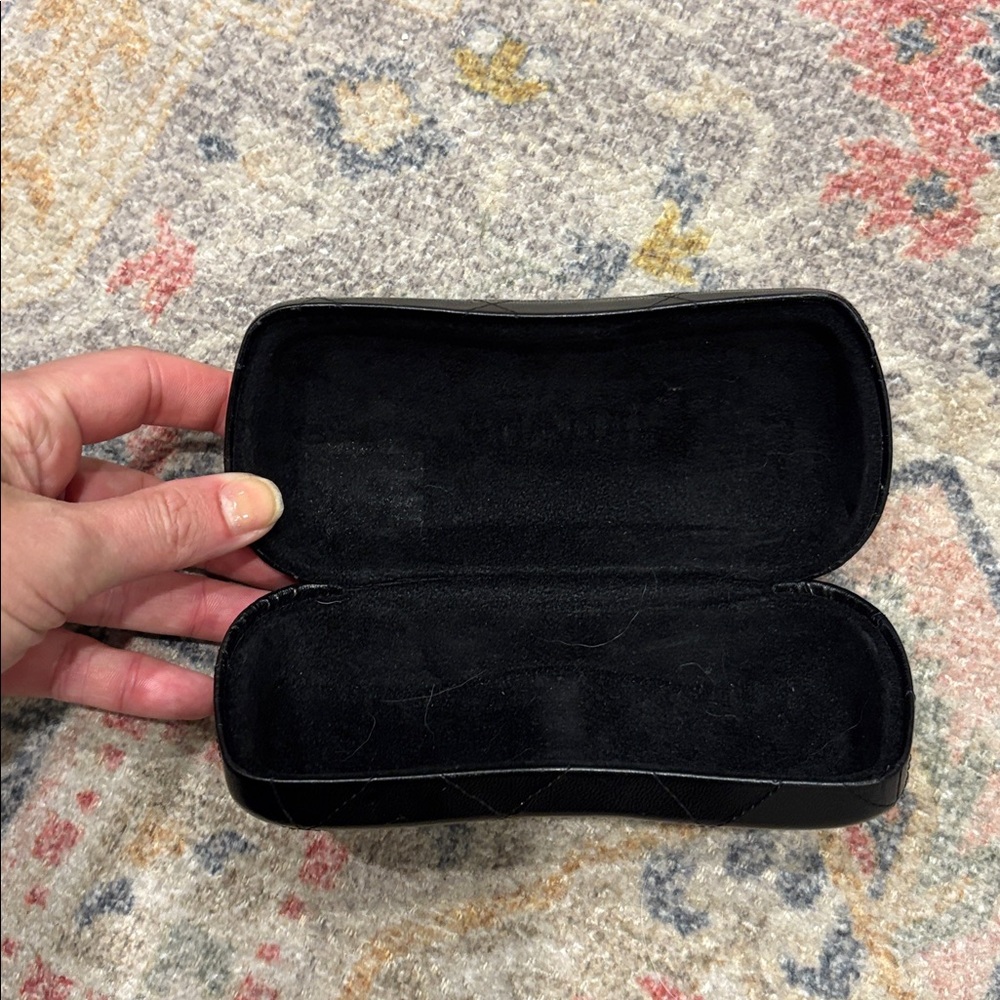 CHANEL Black Quilted Leather Sunglasses Case with CC Logo - Picture 3 of 8